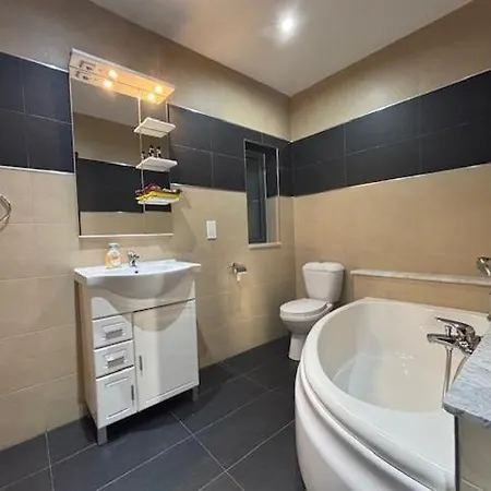 Bay View Apartment *