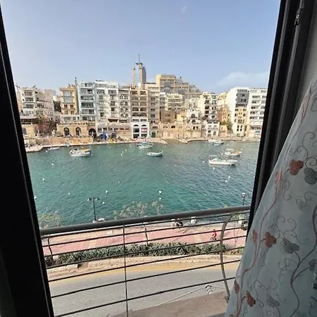 Bay View Apartment *